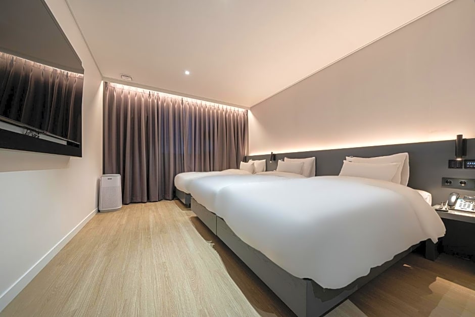 Hound Hotel Mokpo Peace Plaza