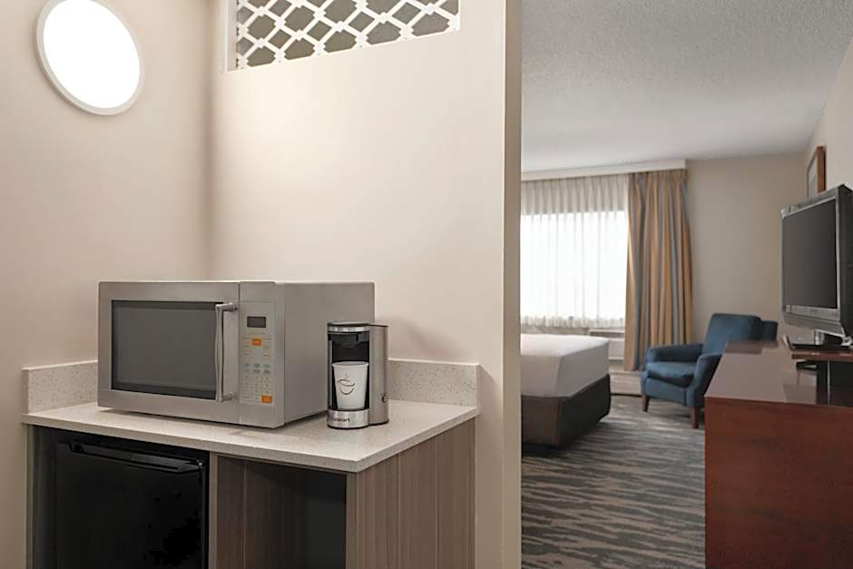 Travelodge by Wyndham Calgary South