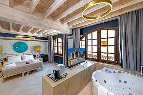 10GR Boutique Hotel & Wine Bar