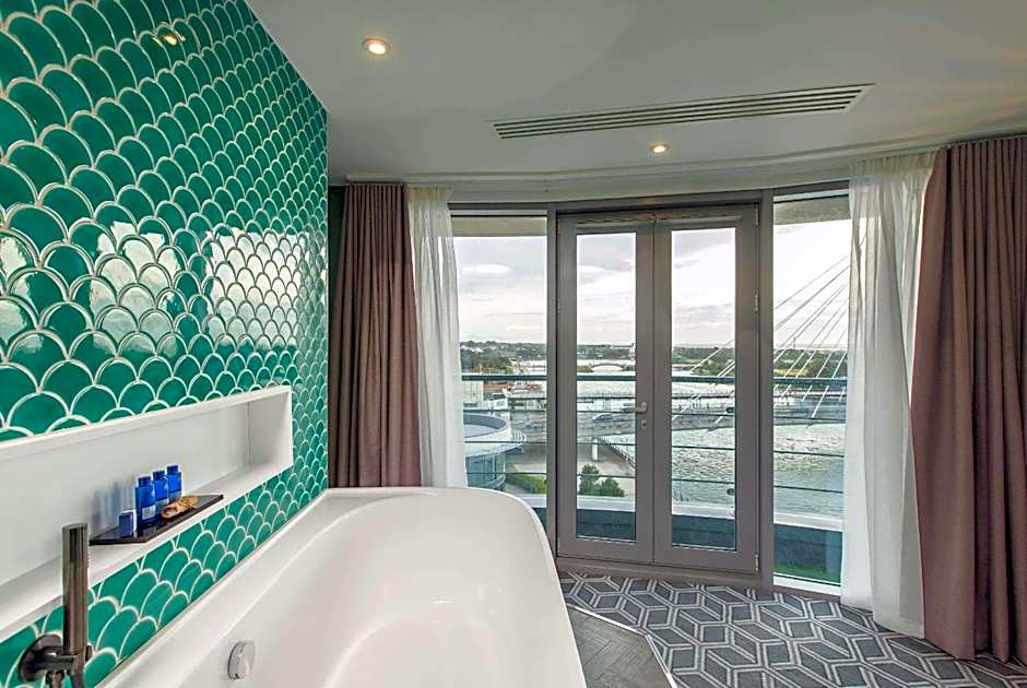 Waterfront Southport Hotel