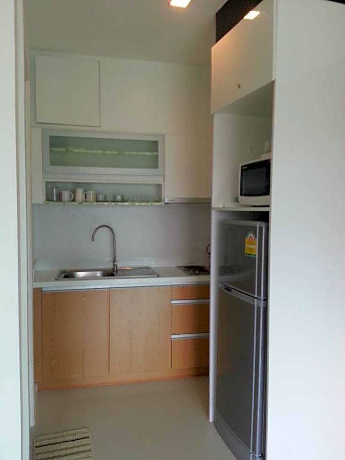 The Seacraze Hua Hin  Studio 5th Fl (by Montri C)