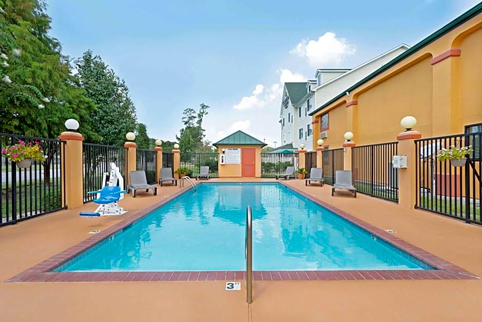Super 8 by Wyndham Covington