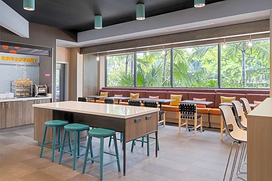 Tru by Hilton Miramar