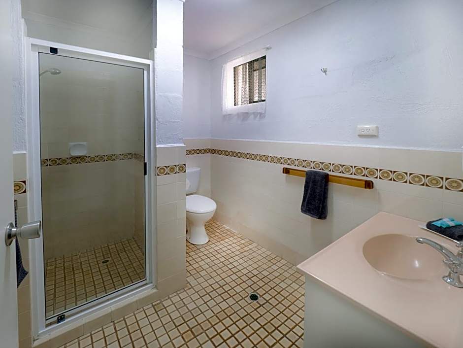 Boyne Island Motel and Villas