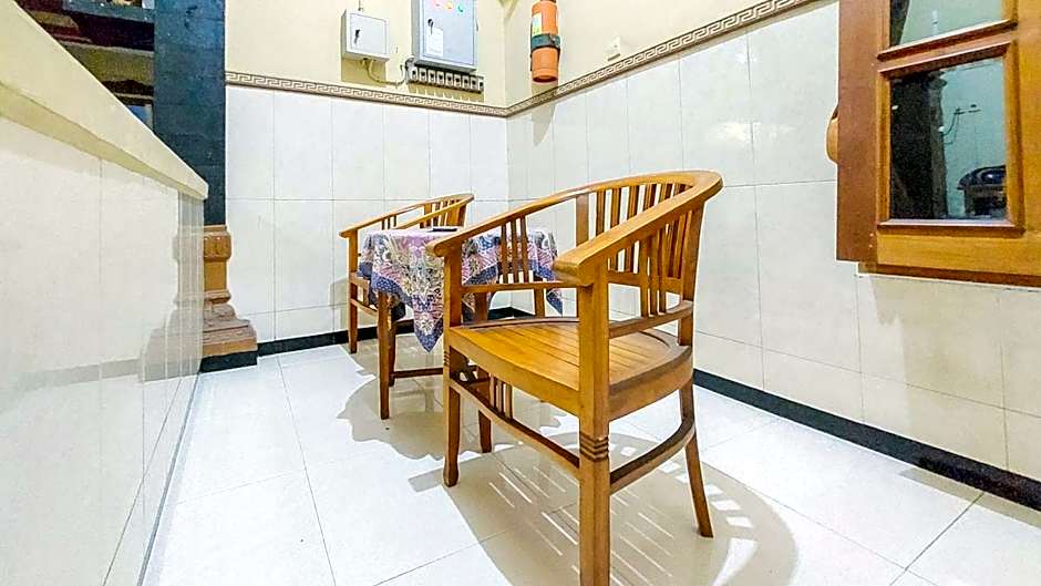 Hotel Shinta 2 near Alun Alun Kertosono Mitra RedDoorz