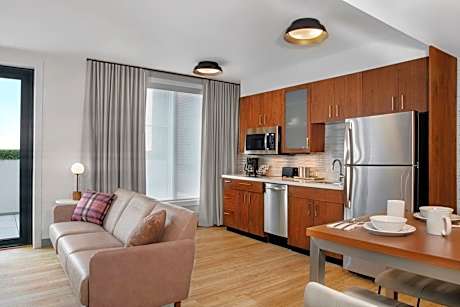 1 Bedroom Executive Suite, 1 King, Balcony
