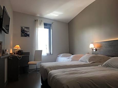 Standard Room - 2 Single Beds 1 Junior Bed Up To 10 Years