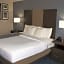 La Quinta Inn & Suites by Wyndham Peru Starved Rock St Park 