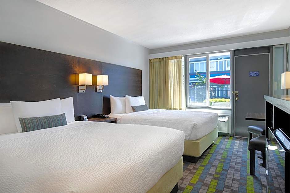 Days Inn by Wyndham Victoria Airport Sidney