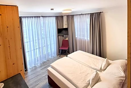 One-Bedroom Apartment (Annex)