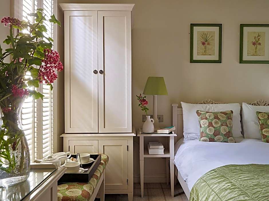 Photo 1 of 4 of Small Double Room