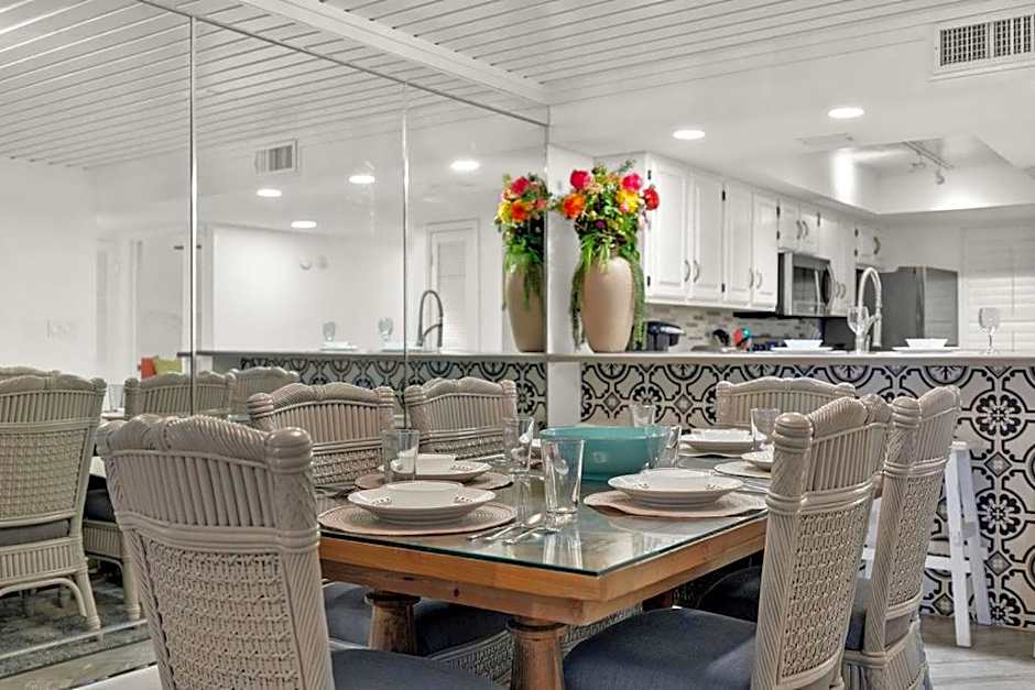 Seagull's Landing By The Ocean