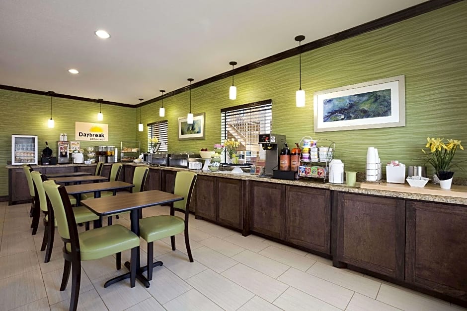 Days Inn & Suites by Wyndham Gonzales