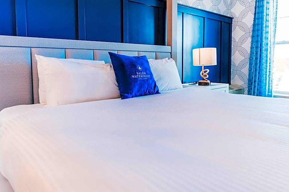 Salem Waterfront Hotel & Suites