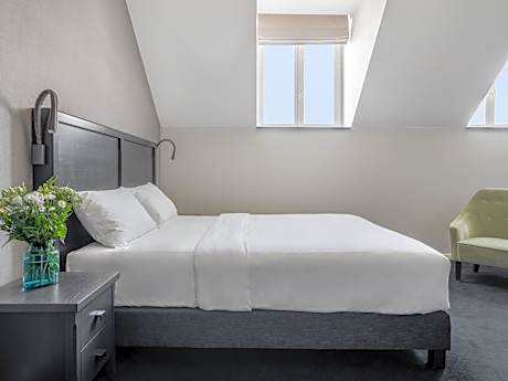 Large Room - Accessible