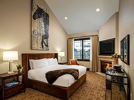 Deluxe King Bed