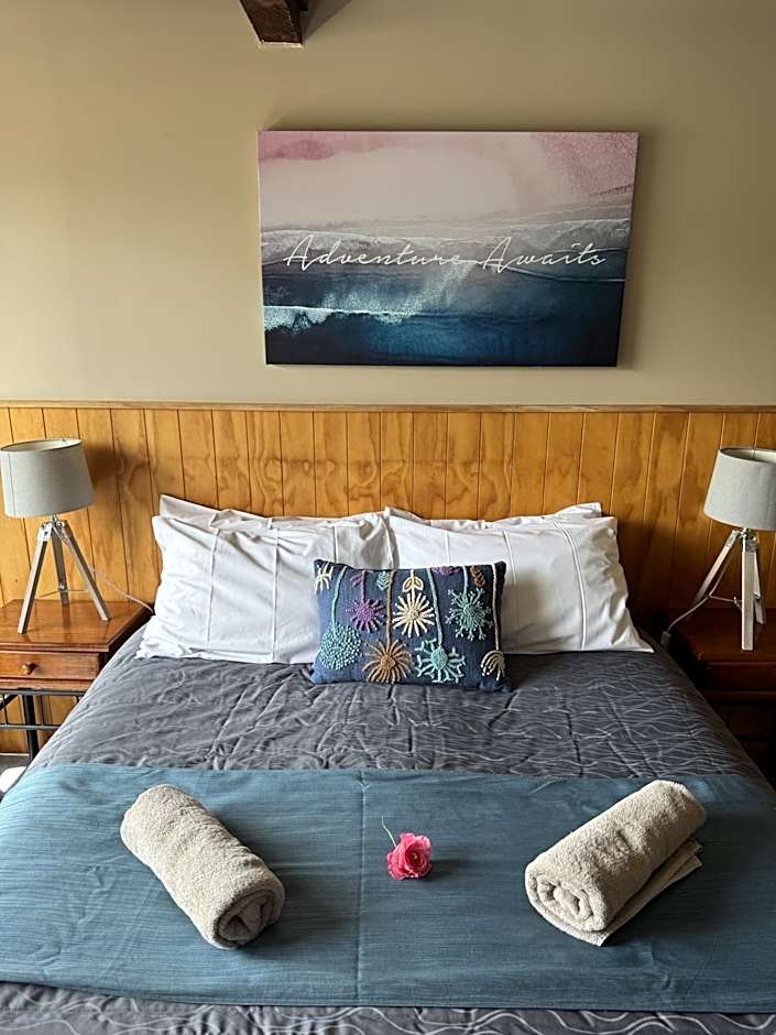 Adventure Lodge & Motel and Tongariro Crossing Track Transport