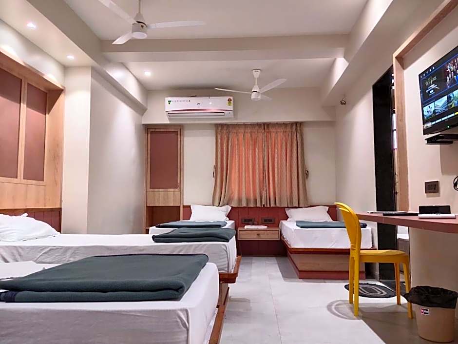 Photo 1 of 8 of 5 Bed - AC Room