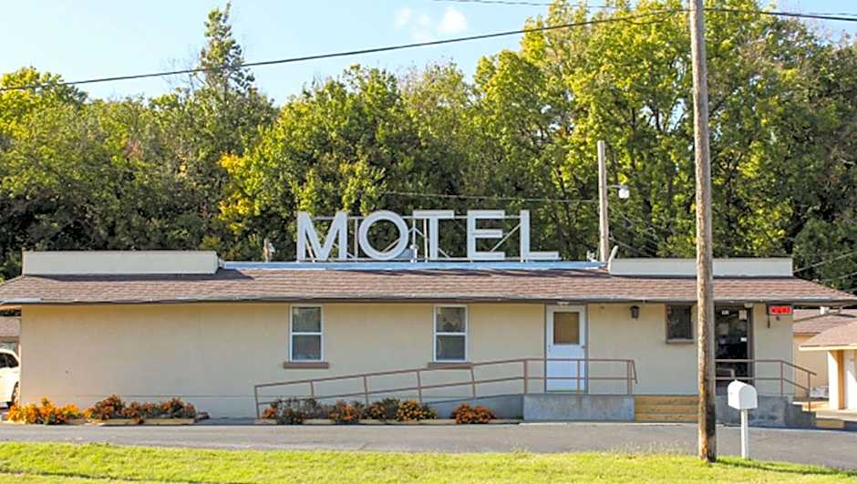 Golden Wheat Budget Host Inn