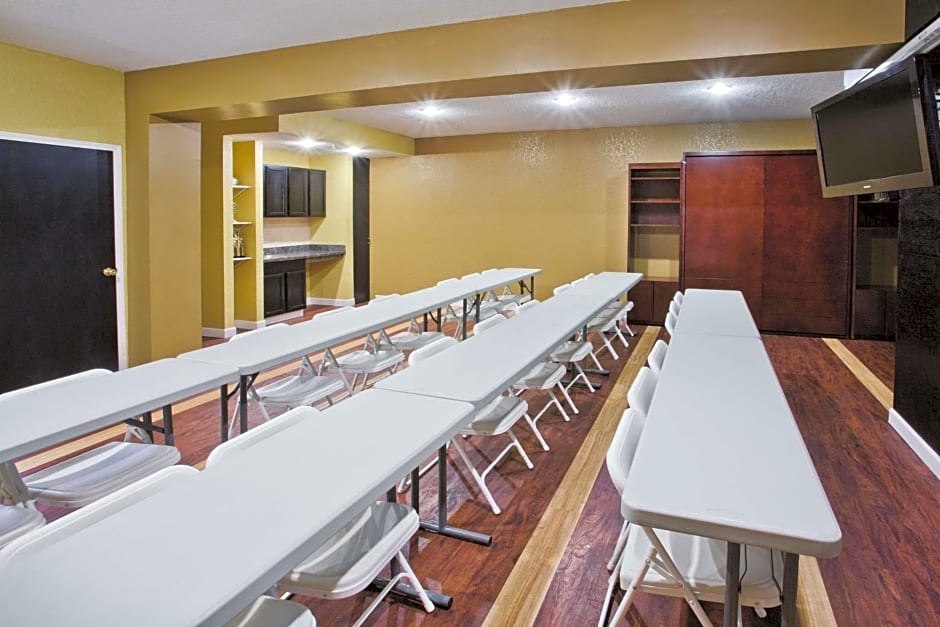 La Quinta Inn & Suites by Wyndham Hot Springs