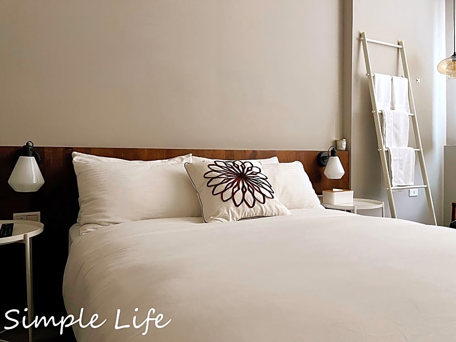 Simple Life Room