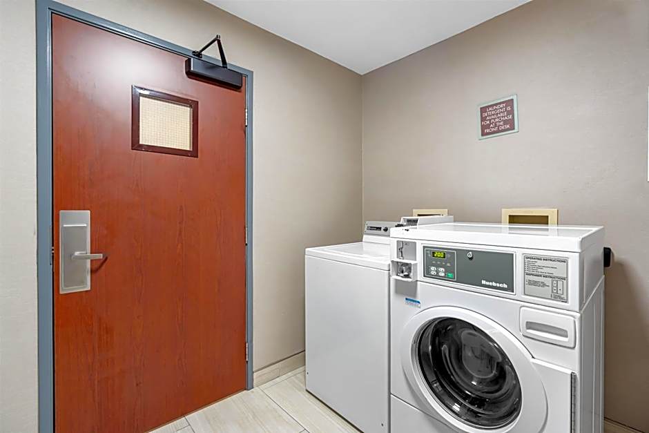 Best Western Plus Fresno Airport Hotel