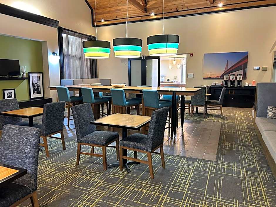 Comfort Inn & Suites Toledo North