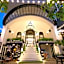 Le House Boutique Hotel - 100m to the beach