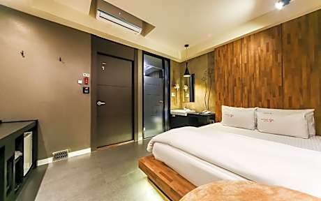 Daegu daemyeongdong 9h (Nine ahwoseu)