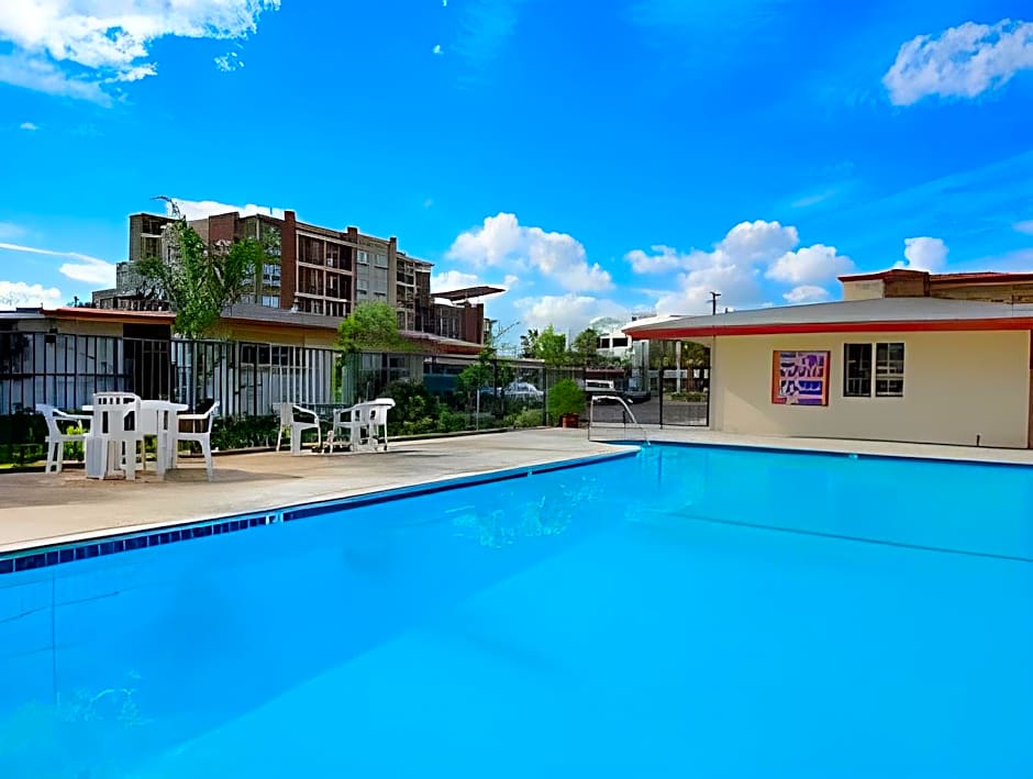Harbor Inn & Suites