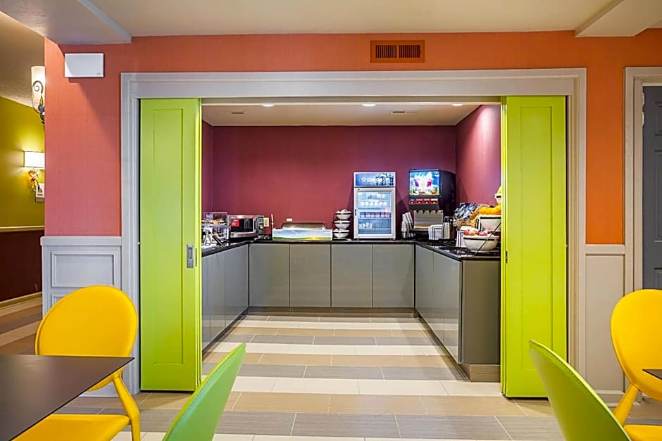 Clarion Inn & Suites Evansville Eastland Area