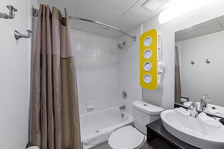 Motel 6-Warminster, PA