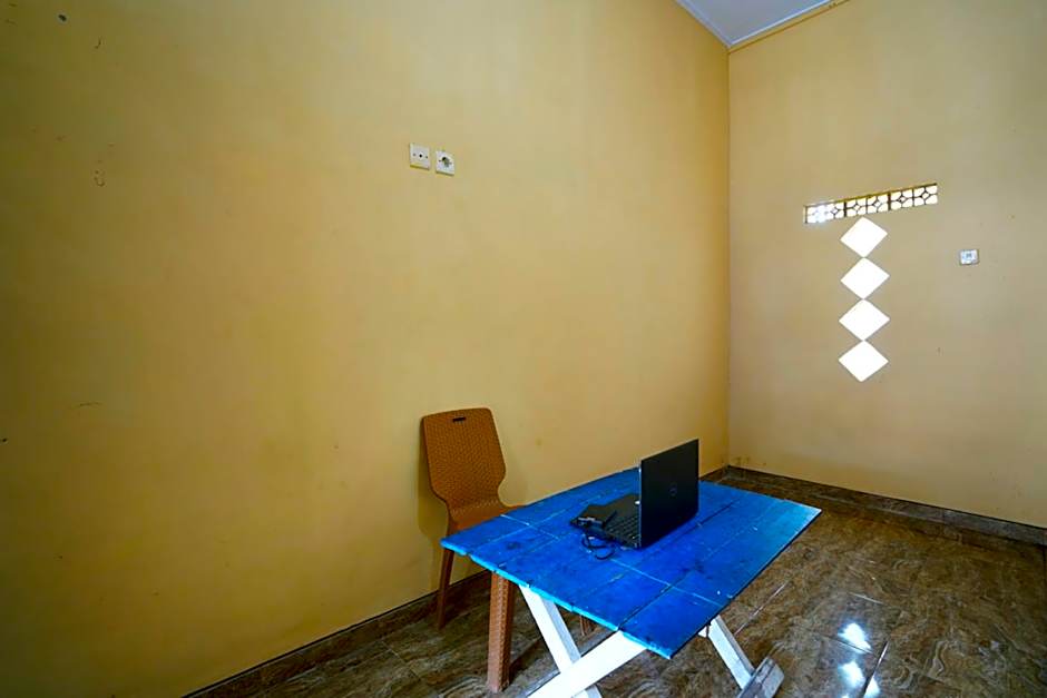 SPOT ON 92480 Iwn Homestay Syariah