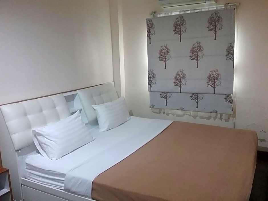 White House Asoke Sukhumvit 18