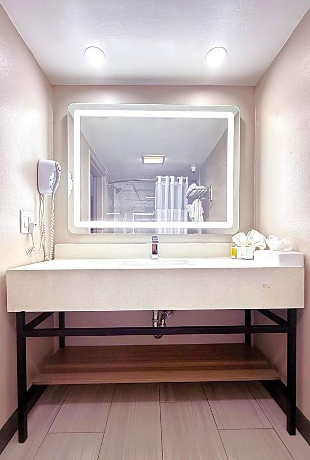 Days Inn by Wyndham Los Angeles LAX/ Redondo & Manhattan Beach