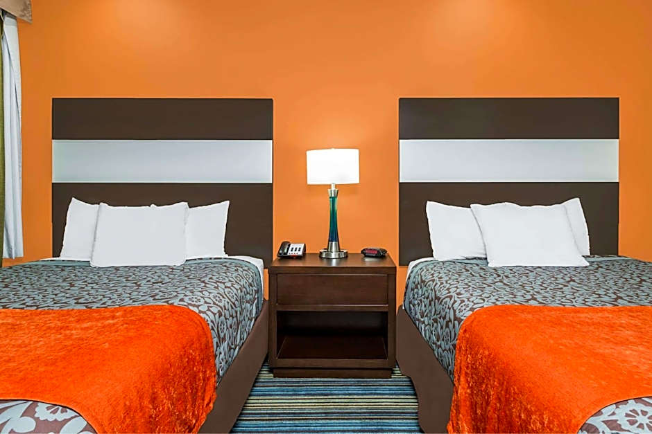 Days Inn & Suites by Wyndham Katy