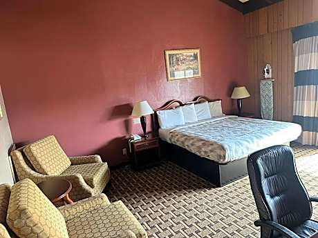 1 King Bed, Nonsmoking, Accessible