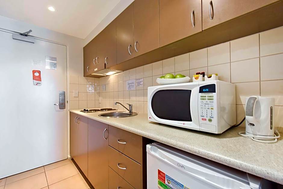 Metro Advance Apartments & Hotel