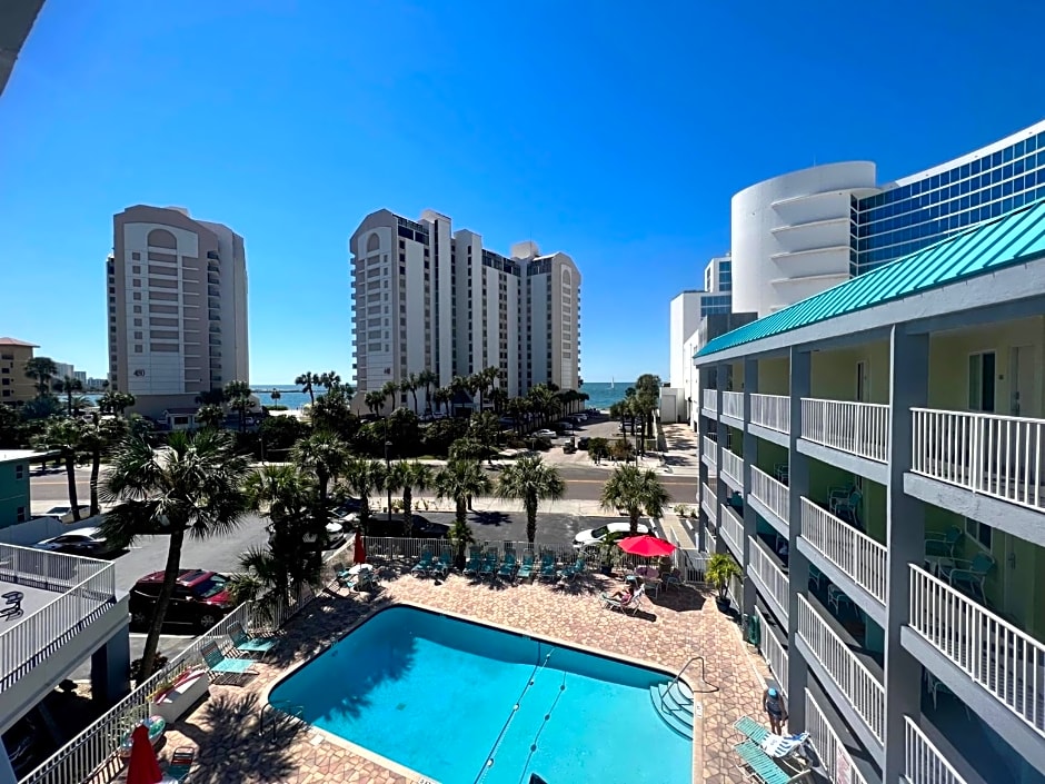 Pelican Pointe Hotel