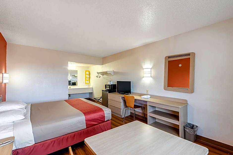 Motel 6-Anniston, AL