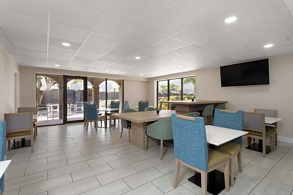 La Quinta Inn & Suites by Wyndham Fort Lauderdale Cypress Creek