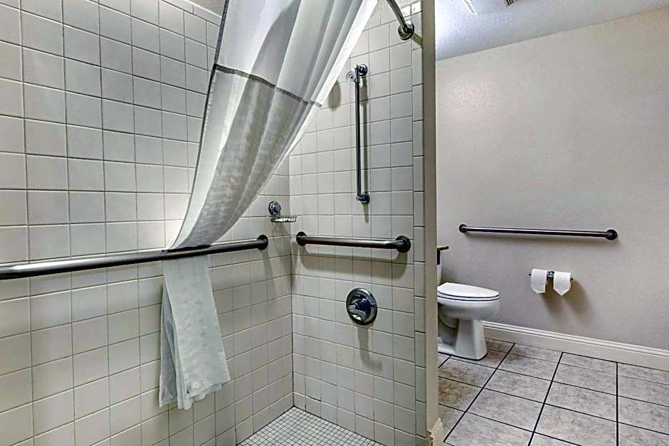 Quality Inn & Suites Longview I-20