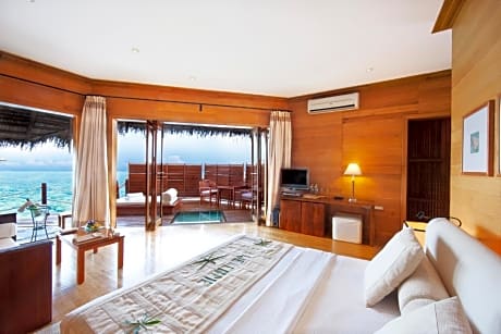 Villa with Jacuzzi - Premium Beverages and Sunset Fishing