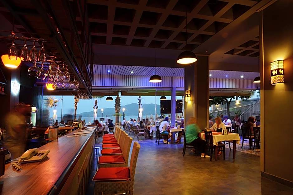Maris Beach Hotel