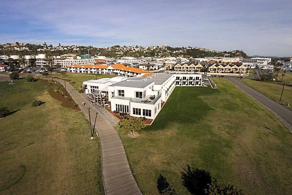 East Pier Hotel