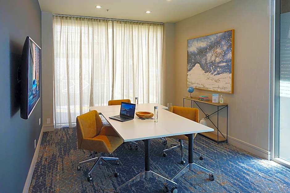 Courtyard by Marriott Los Angeles LAX/Century Boulevard