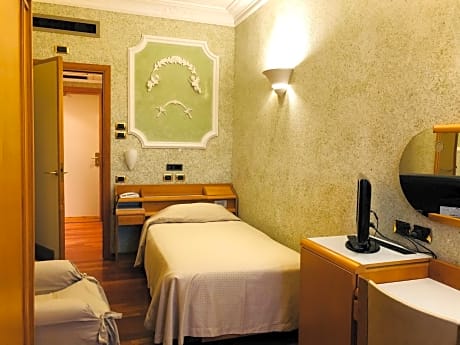 Single Room with Spa Access