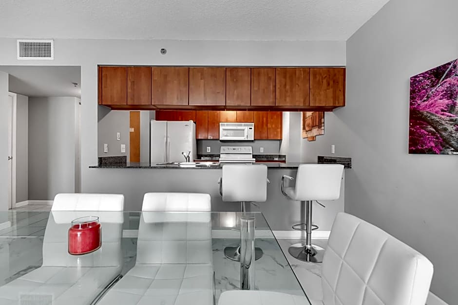 The Club at Brickell Bay Luxury Suites