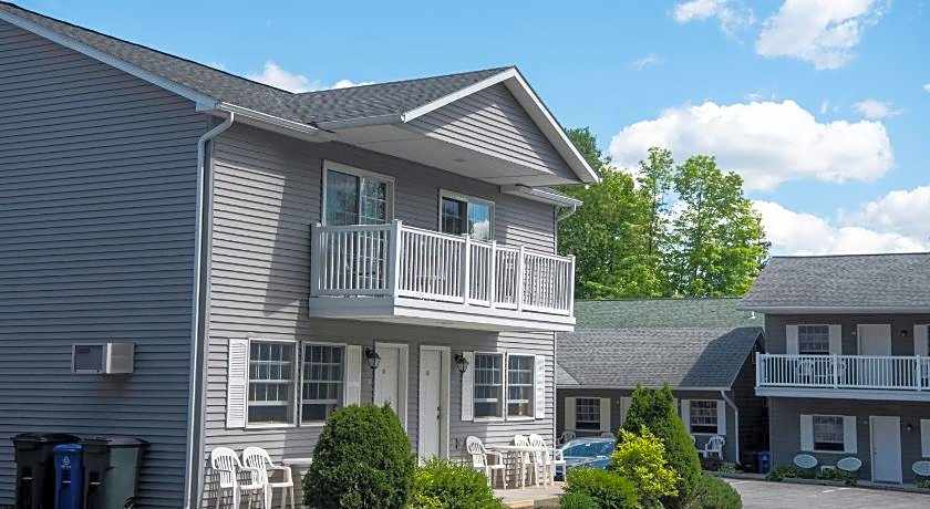 Americas Best Value Inn & Suites Lake George