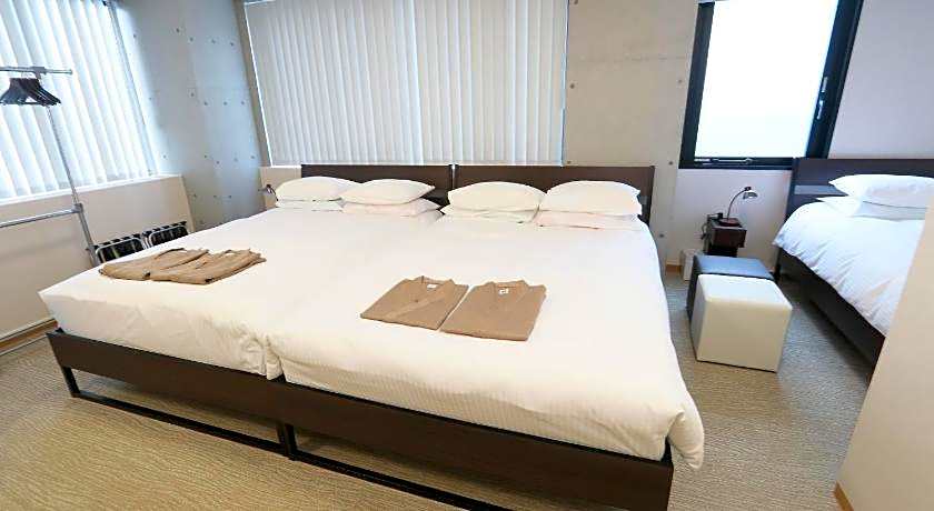 Lightning Hotel
